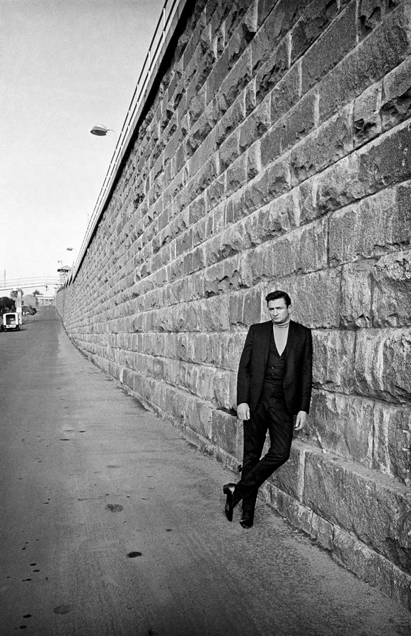 Johnny Cash outside Folsom Prison, 1968